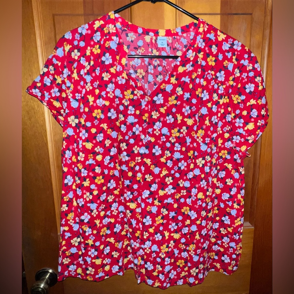 NWOT- XL red button down shirt with white/ yellow flowers